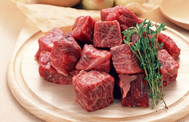 犬の手作り食のお肉は、「タンパク質以外」の栄養素もチェック